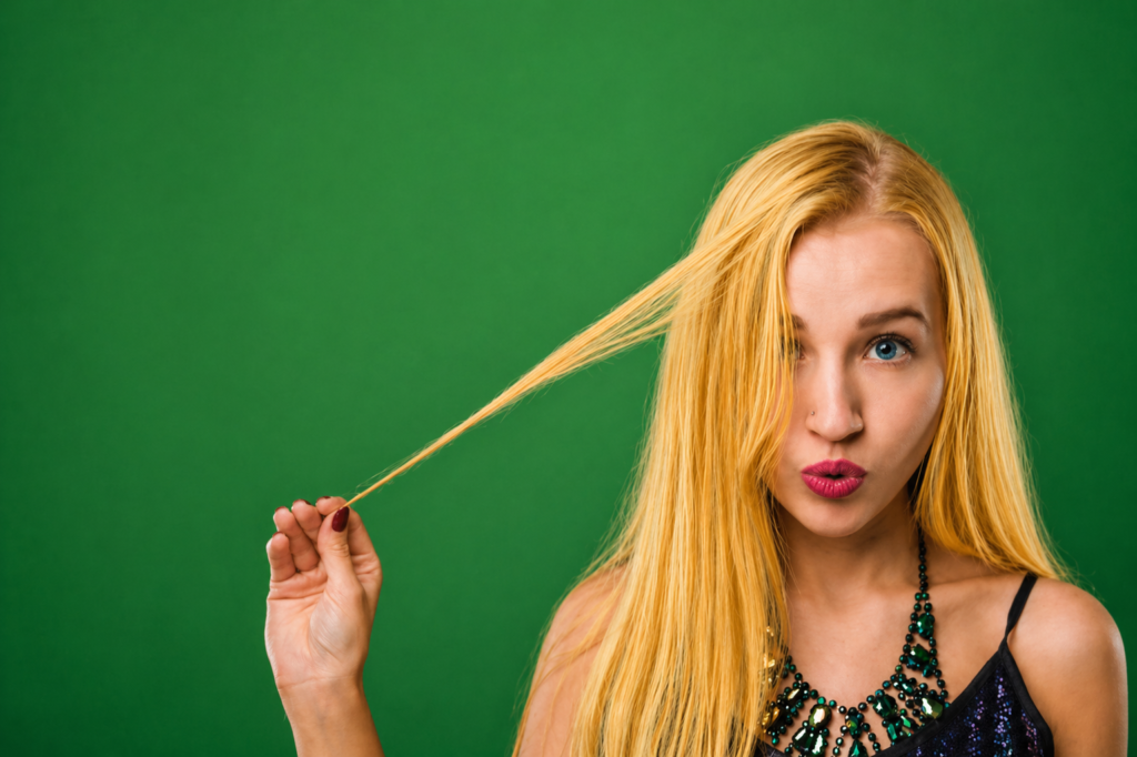 Cabello dañado por decoloración antes de reparar